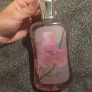 Firm Price! Bath & Body Works Sweet Pea Shower Gel